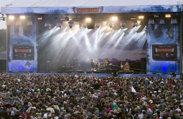 Bild: Pferderennen im Watt und „brennende Deiche“