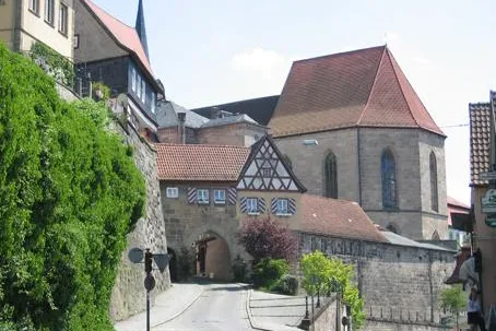 Bild: Neues Bratwurstmaß im oberfränkischen Kronach - Die Lucas-Cranach-Stadt brät ihren Besuchern eine Extrawurst