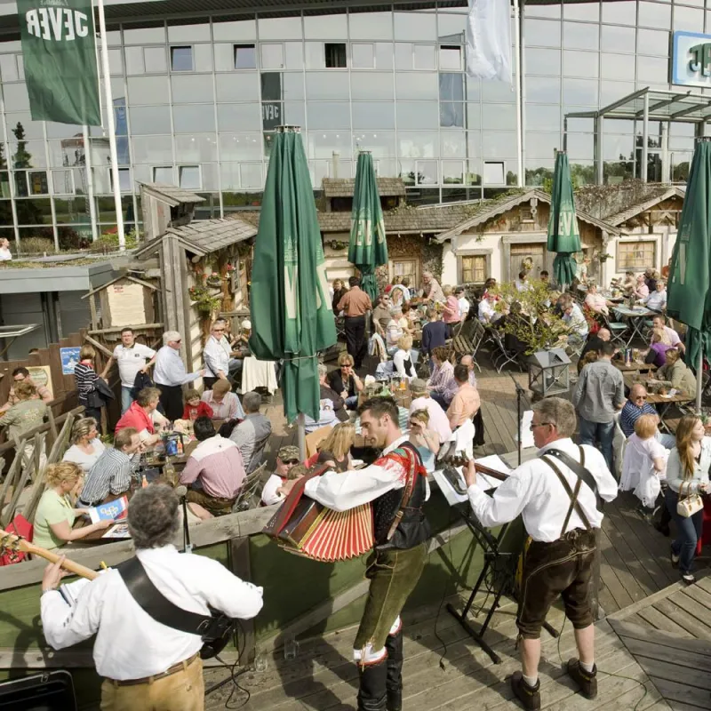 Salzburger Alm Biergarten vor der JEVER SKIHALLE Neuss