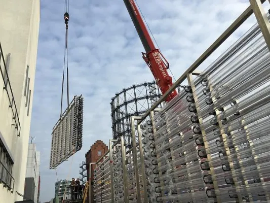 Bild: Presseeinladung - Nachtrag: Berlins Wirtschaftssenatorin Yzer lässt das „grüne Gold“ fließen