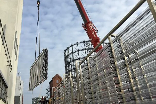 Bild: Presseeinladung - Nachtrag: Berlins Wirtschaftssenatorin Yzer lässt das „grüne Gold“ fließen