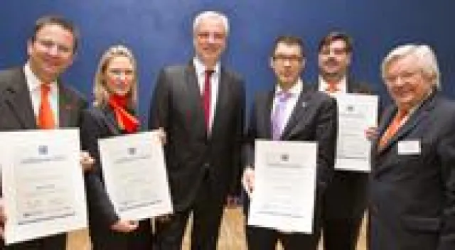 Bild: NRW-WIRTSCHAFTSMINISTER ÜBERREICHT ERNENNUNGSURKUNDE AN ANDREAS BREITKOPF