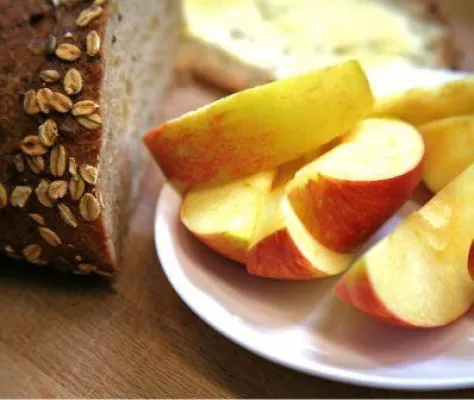 Bild: Salat statt Fast-Food: Tipps für gesunde Ernährung am Arbeitsplatz