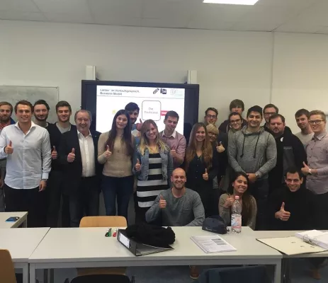 Emotionales Verkaufen live: Limbic Sales Autor Helmut Seßler begeistert Studenten mit praxisnahem Vortrag Bild: Emotionales Verkaufen live: Limbic Sales Autor Helmut Seßler begeistert Studenten mit praxisnahem Vortrag