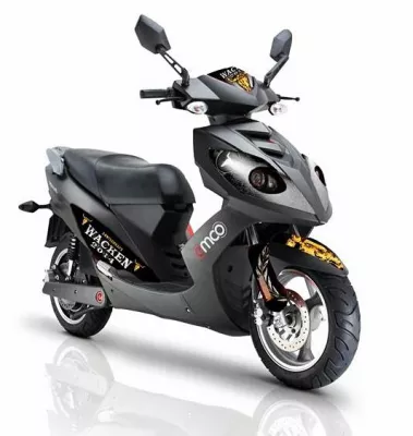 Bild: emco Elektroroller trifft Heavy Metal