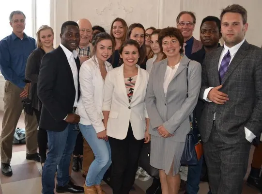 Bild: Stadt Mannheim heißt internationale Studenten HERZLICH WILLKOMMEN - HdWM mit Studenten und Profs vertreten