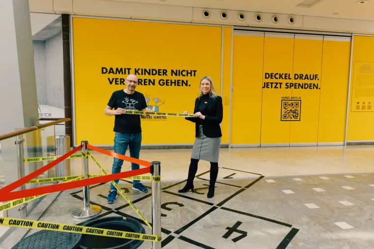 40 m² Schaufenster für den Kinderschutz im Ettlinger Tor Karlsruhe Bild: 40 m² Schaufenster für den Kinderschutz im Ettlinger Tor Karlsruhe