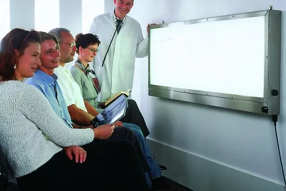 Bild: SLTBR-Meeting in Berlin mit Teilnahme von DAVITA® -Bekanntheit der Lichttherapie noch weiter erhöhen