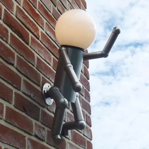 Bild: Wegweiser für die Wirtschaftsjunioren? Kein Problem für die neue Kugelleuchte MIKE Wall von Kentsch Design.