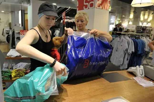 Bild: Hit-Radio ANTENNE 1 und EiszeitQuell erfüllen leukämiekrankem Mädchen ihren Traum - Shoppen wie Pretty Woman