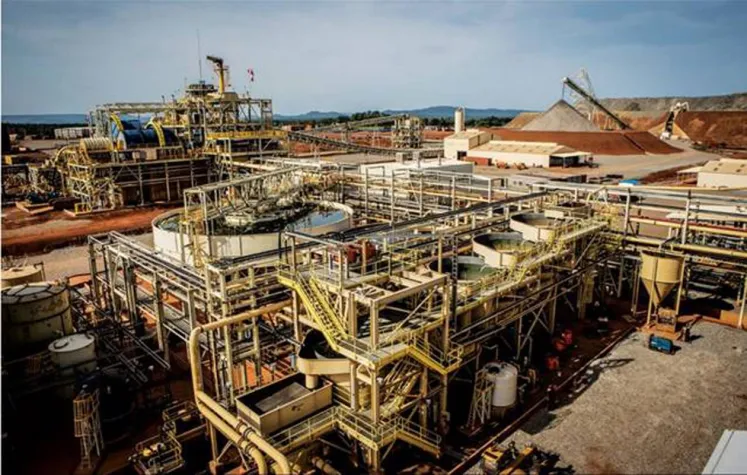 Suntrace und BayWa r.e. unterstützen B2Gold bei einem der weltweit größten Solar-Batterie-Hybridprojekte Bild: Suntrace und BayWa r.e. unterstützen B2Gold bei einem der weltweit größten Solar-Batterie-Hybridprojekte