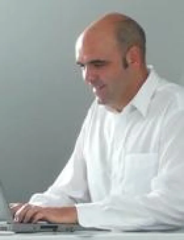 Jörg Domhöfer: geschäftsführender Gesellschafter der 21research GmbH