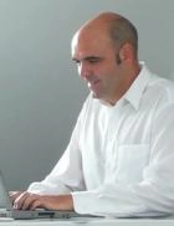 Jörg Domhöfer: geschäftsführender Gesellschafter der 21research GmbH