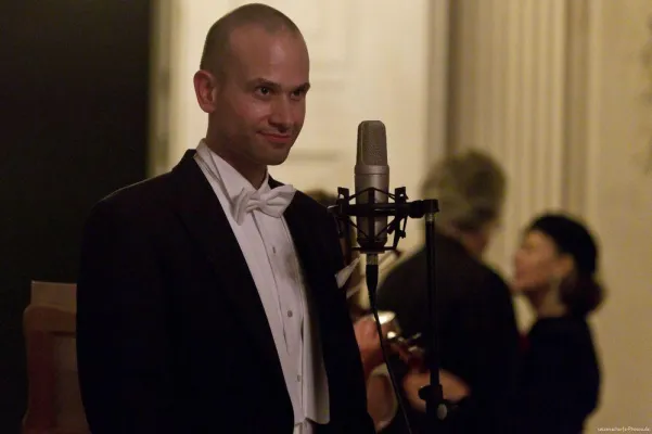 SÄNGER CHRISTOPH SAUER MIT NEUEM SALONORCHESTER Bild: SÄNGER CHRISTOPH SAUER MIT NEUEM SALONORCHESTER