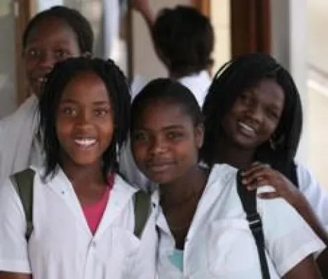 Bild: Versand von Hilfsgütern nach Maputo/ Mosambik - Fototermin mit Botschaft Mosambik