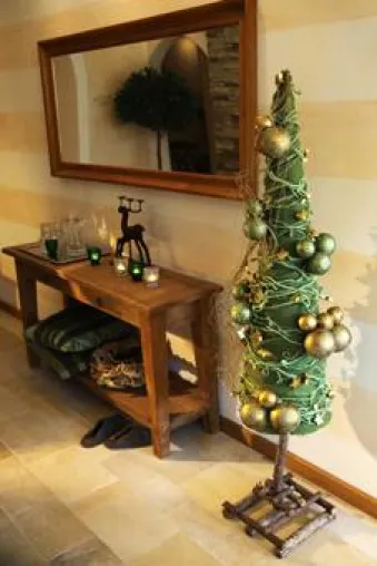Bild: Ein Weihnachtsbaum mit schickem, neuem Kleid