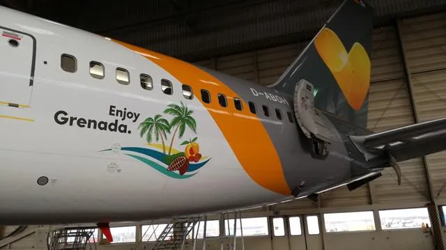Bild: Condor-Maschine wirbt für Grenada – Vor 20 Jahren erster Flug auf die Gewürzinsel