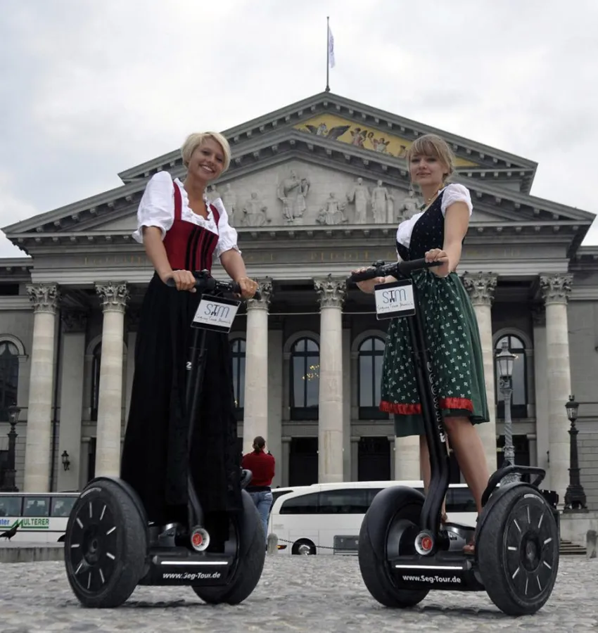 Auch ohne Wiesn-Bier ist die Fahrt durch München per Segway eine Gaudi. Foto: Sarah Fischer