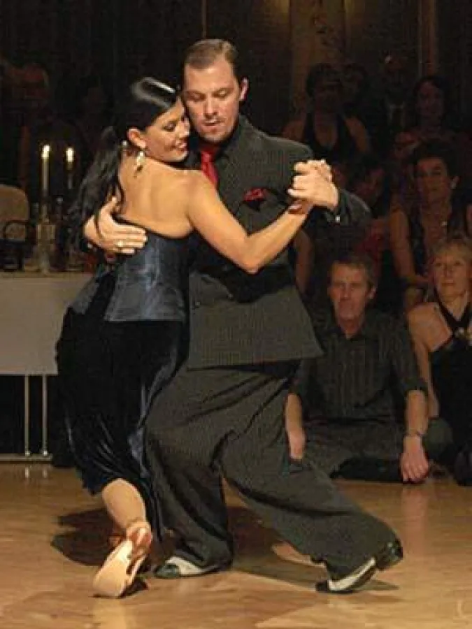 Sebastián Missé und Andrea Reyero Tango lernen mit Spass