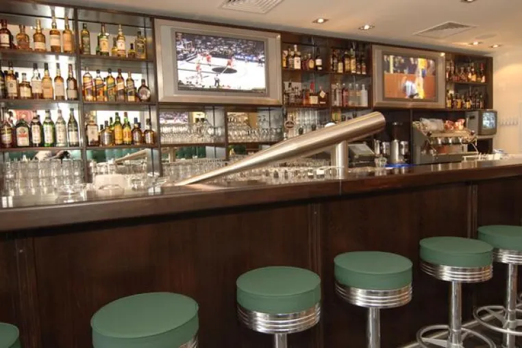 Sam’s Sportsbar eröffnet neue Filiale am Frankfurter Hauptbahnhof / Alt-Sachsenhausen mit neuen Highlights Bild: Sam’s Sportsbar eröffnet neue Filiale am Frankfurter Hauptbahnhof / Alt-Sachsenhausen mit neuen Highlights