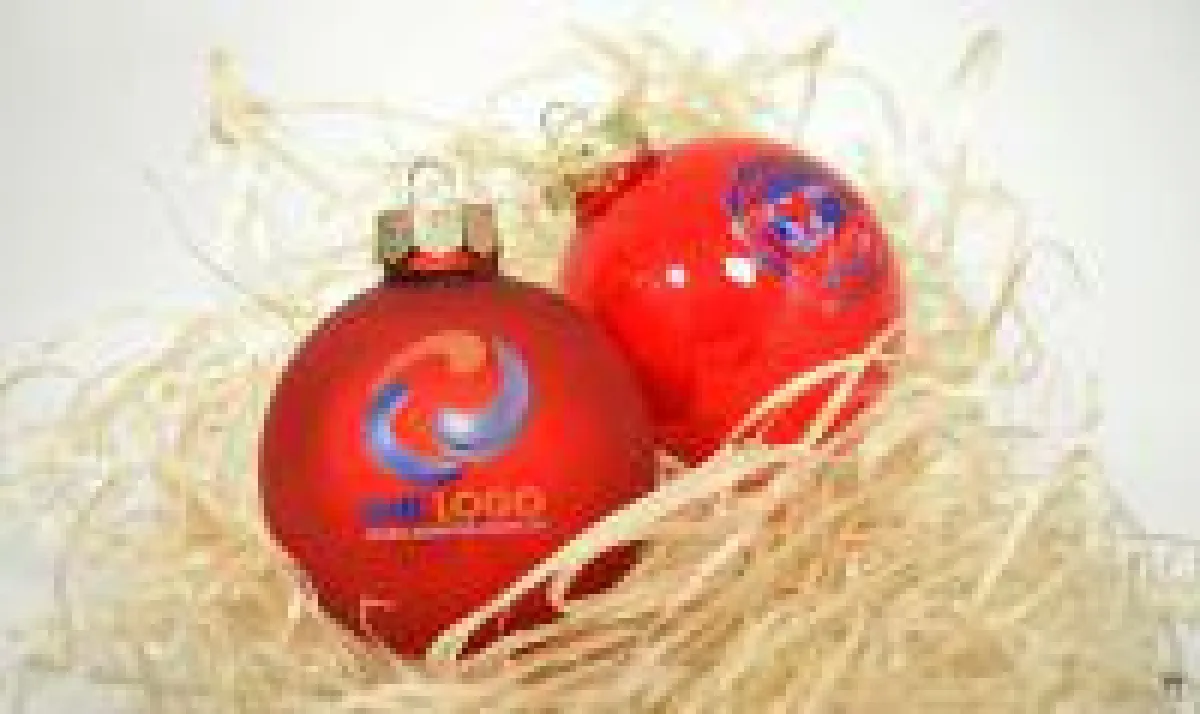 Bunt bedruckte Weihnachtskugeln mit Logos, Namen oder Fotos