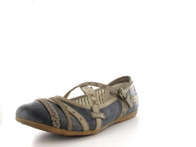 Bild: Schuhtrends 2012 –Damenschuhe in Übergrößen in aktuellen Farben und Formen