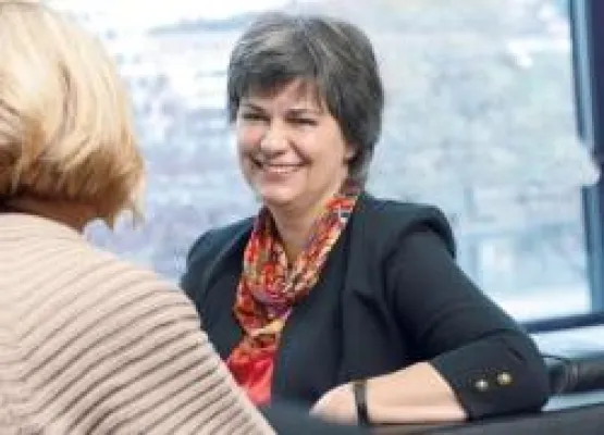 Bild: Landtagsabgeordnete Dr. Birgit Arnold stellt sich und das Regierungsprogramm 2011-2016 der FDP vor