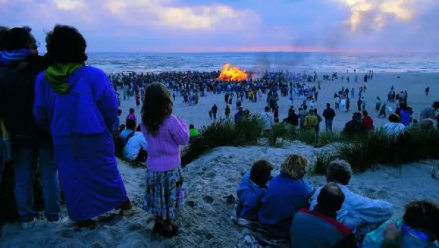 Bild: Ferienhaus und Feuerrede – Mittsommer in Dänemark