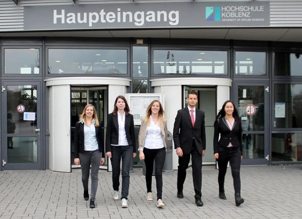 Die beteiligten Studierenden von links: Henrietta Rieken, Natalie Raczkowiak, Sabrina Heinrichs, Stefan Hoffmann, Jennifer Derichs. (Hochschule Koblenz)