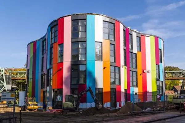 Junior Uni Wuppertal erhält Leitfaden für Materiallogistik Bild: Junior Uni Wuppertal erhält Leitfaden für Materiallogistik