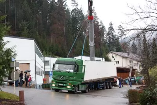 Bild: Ökologischer Strom für Afrika – Liebenzeller Mission schickt Container mit Hilfsgütern nach Sambia