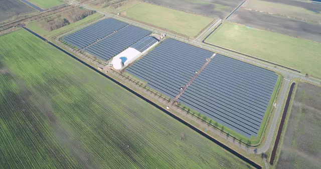 Bild: SPR Energie errichtet 12-MW Solarpark im Norden von Holland.