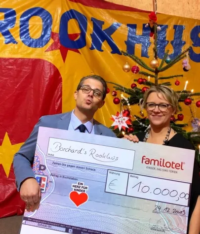 Familotel Borchard’s Rookhus spendet fast 15.000 Euro für wohltätige Zwecke Bild: Familotel Borchard’s Rookhus spendet fast 15.000 Euro für wohltätige Zwecke