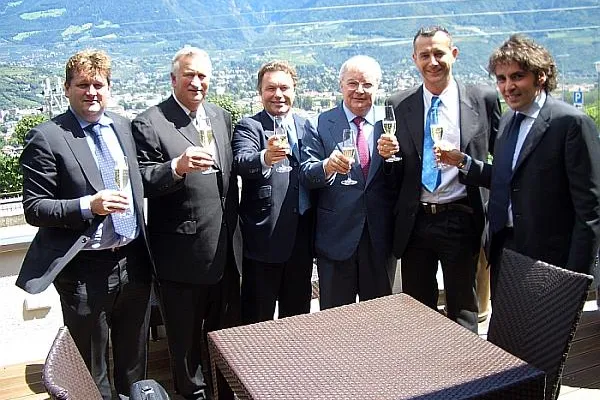 Der Speckproduzent Moser aus Südtirol und Gruppe Beretta Salumi vereinbaren Allianz Bild: Der Speckproduzent Moser aus Südtirol und Gruppe Beretta Salumi vereinbaren Allianz