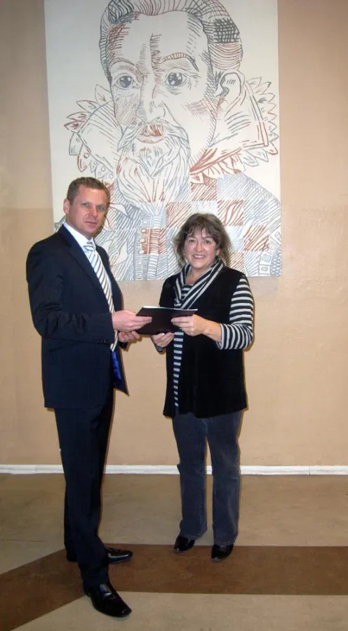 Kooperieren gemeinsam für einen modernen und zukunftsorientierten Unterreicht: Herta Anton, Schulleiterin Johannes-Kepler-Gymnasium, Leipzig und André Keßler, Geschäftsführer der Keßler Real Estate So