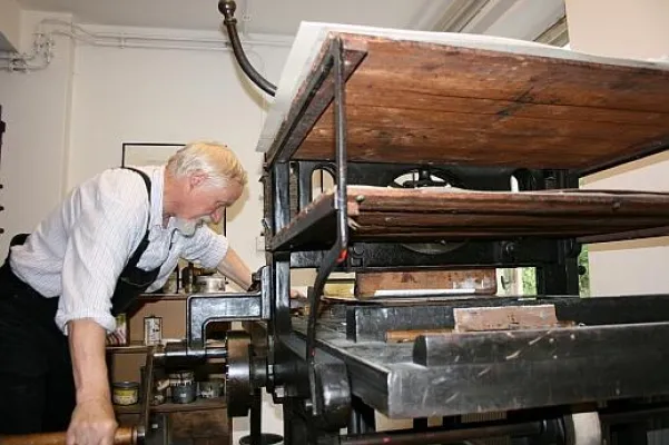 Bild: Die letzte Ausbildungsstätte für Steindrucker in Deutschland