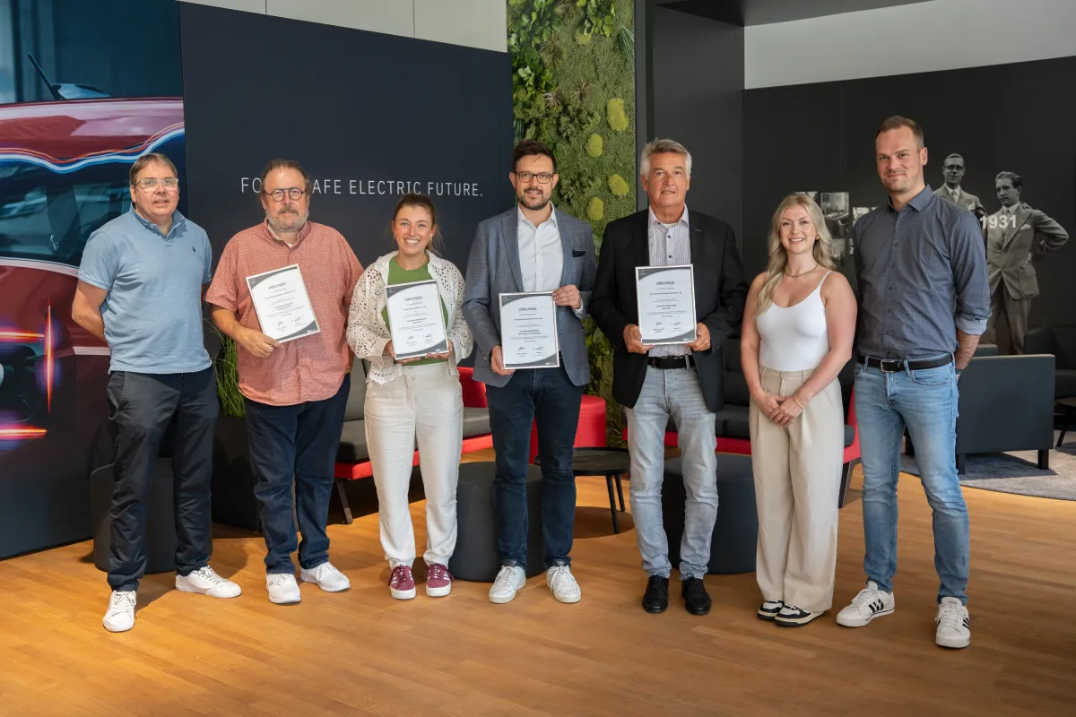 Die Vertreter:innen von Gustav HENSEL GmbH & Co. KG mit der Auszeichnung „Gesunder Arbeitgeber