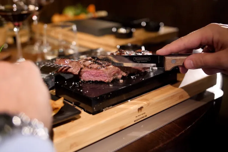 Bild: Was ist Beefstone®? Ein etabliertes Hot-Stone-Konzept für Gastronomie und Gastgeber!
