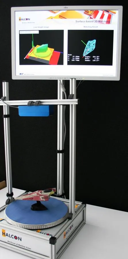 MVTec demonstriert HALCON 11 an einem Aufbau mit 3D?Matching mit einem 3D Kamera?Sensor.