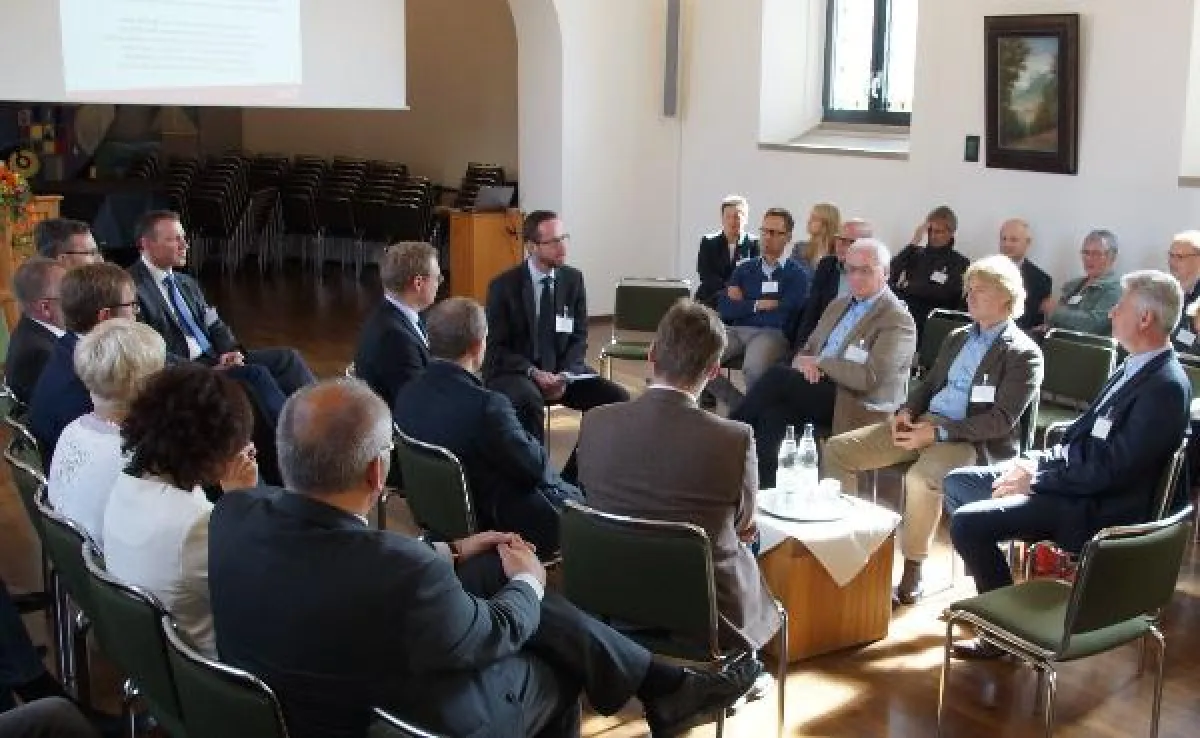 Zahlreiche Bürgermeister der Bodenseeregion folgten der Einladung der Stiftung Liebenau.