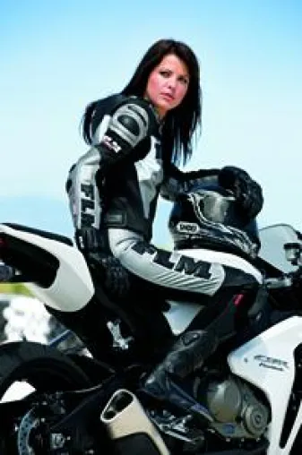 Bild: Starke Damen auf dem Motorrad - POLO zieht Frauen an