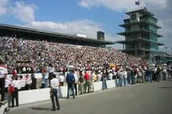Indianapolis Motor Speedway 2008 - Motorrad WM im \"größten Nudeltopf der Welt\" Bild: Indianapolis Motor Speedway 2008 - Motorrad WM im \"größten Nudeltopf der Welt\"