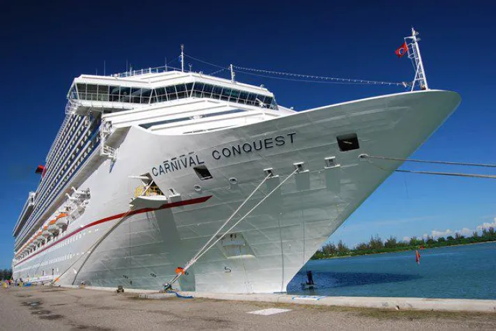 Bild: Carnival Conquest nach Millionen-Umbau wieder im Einsatz – Neues Carnival-Schiff kommt 2016