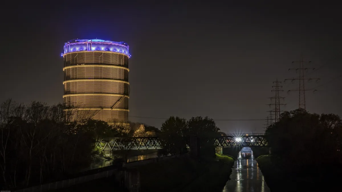 Das Gasometer in Oberhausen (© Pixabay / denfran)