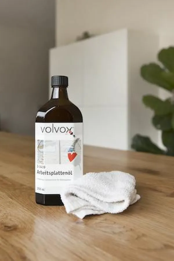 Das Arbeitsplattenöl von Volvox ist im ausgewählten Fachhandel erhältlich www.volvox.de