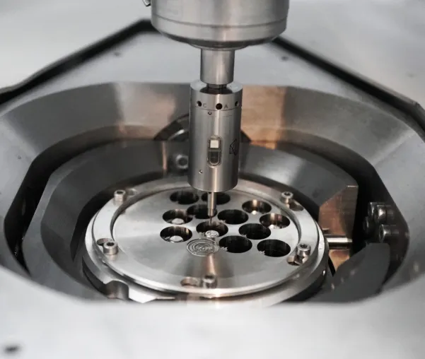 Fräsmaschine Tizian Cut 5.4 von Schütz Dental - „Made in Germany“ Bild: Fräsmaschine Tizian Cut 5.4 von Schütz Dental - „Made in Germany“