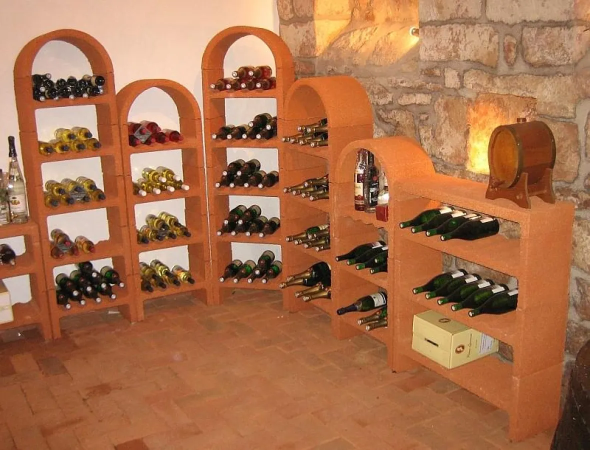 Weinregal im Selbstbausatz - übersichtlich und flexibel erweiterbar