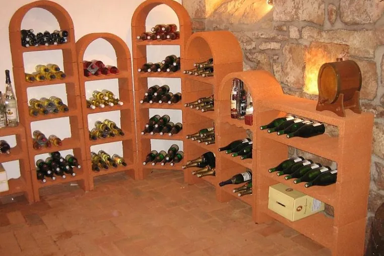 Bild: Das Weinregal: Auf die Lagerung kommt es an