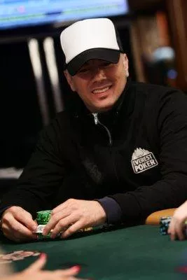 Sergej Barbarez für Everest Poker bei der World Series of Poker 2009 Bild: Sergej Barbarez für Everest Poker bei der World Series of Poker 2009