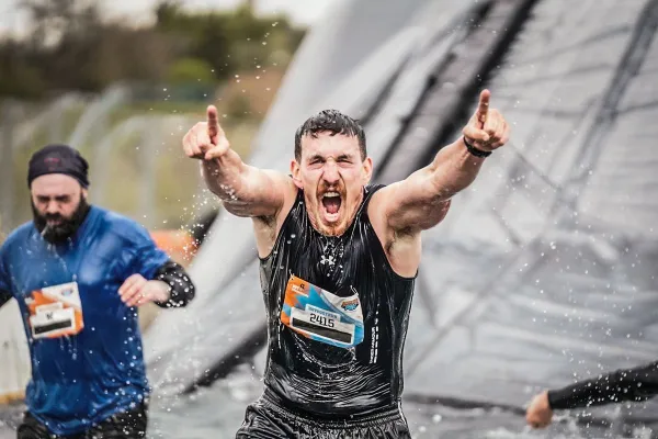 Bild: Action, Teamgeist und Schlamm: Der Hotfoot Run kommt zum Montgolfiadengelände